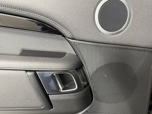 Used 2025 Land Rover Discovery S image 24