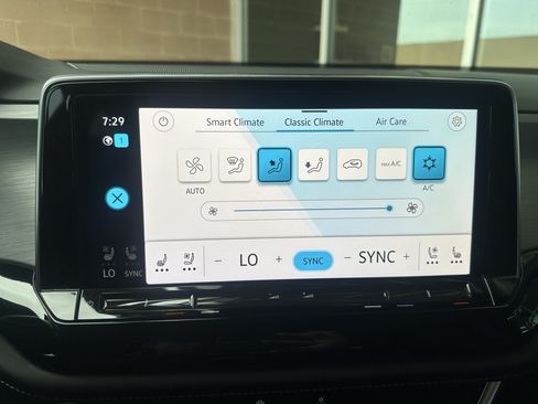 Used 2024 Volkswagen Atlas Cross Sport SE w/ Panoramic Sunroof Package AWD/4WD image 26