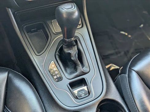 Used 2020 Jeep Cherokee Latitude Plus FWD image 12