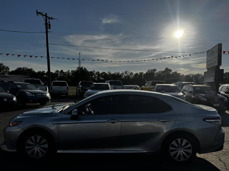 Used 2020 Toyota Camry LE FWD image 4