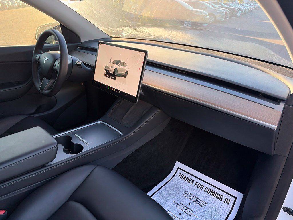 Used 2022 Tesla Model Y Long Range AWD/4WD image 12