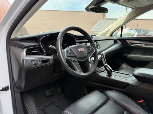 Used 2017 Cadillac XT5 Luxury w/ Driver Awareness Package FWD image 11