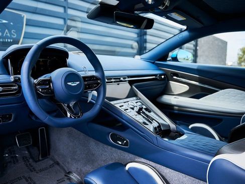 Used 2024 Aston Martin DB12 Coupe image 2