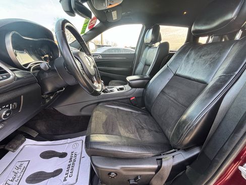 Used 2019 Jeep Grand Cherokee Laredo w/ Laredo X Package image 16