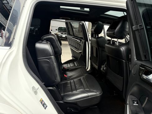 Used 2016 Mercedes-Benz GL 63 AMG 4MATIC image 23