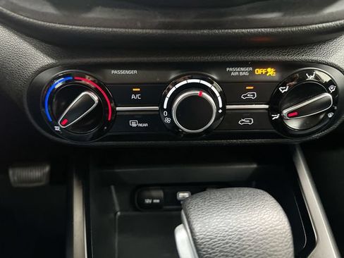 Certified 2023 Kia Soul LX w/ LX Technology Package FWD image 17