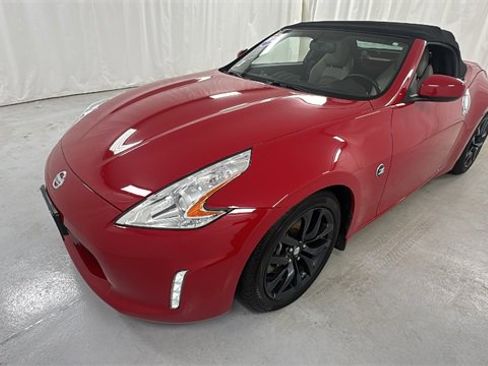 Used 2017 Nissan 370Z Touring image 7
