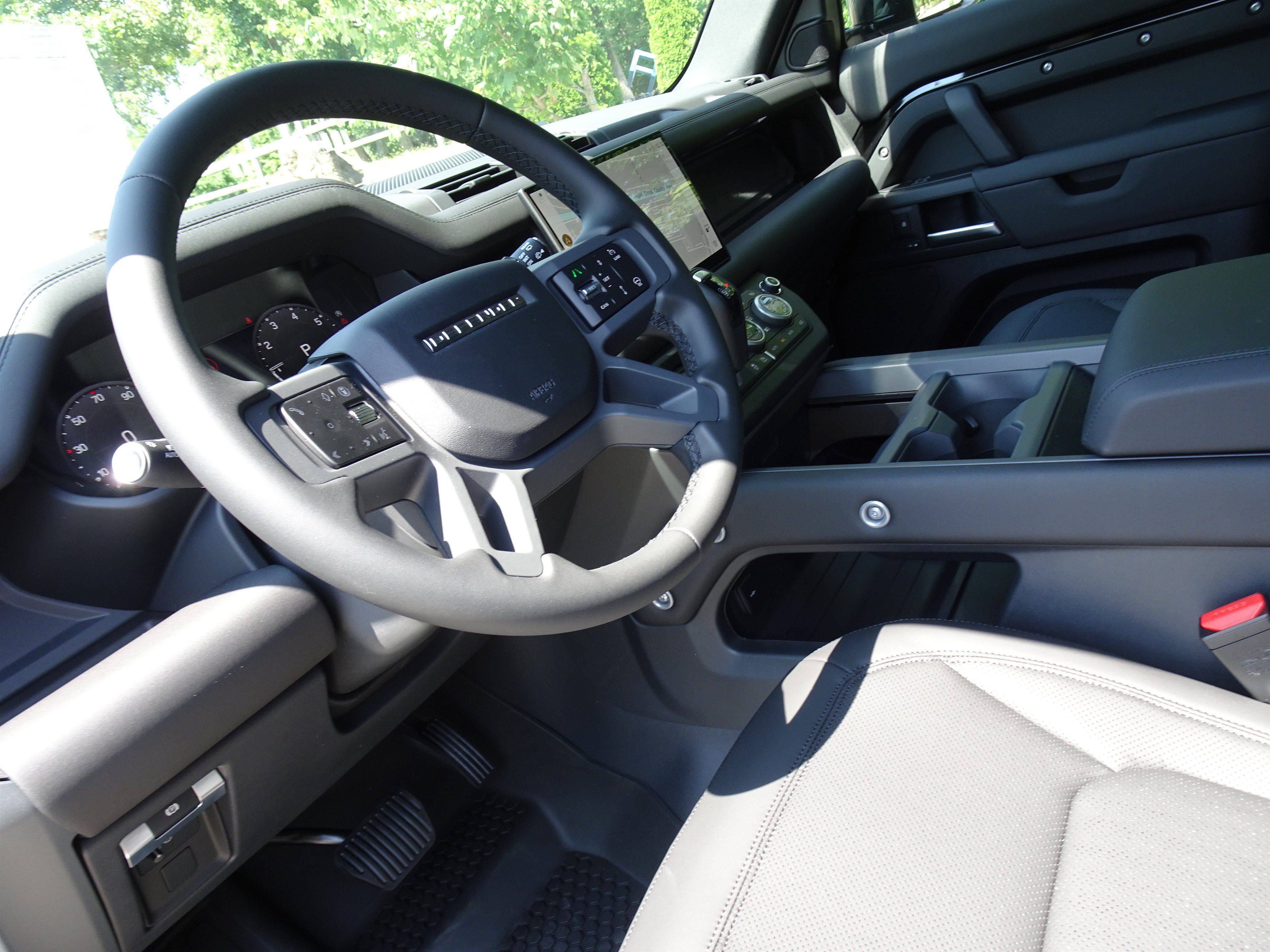 Certified 2025 Land Rover Defender 110 S AWD/4WD image 19