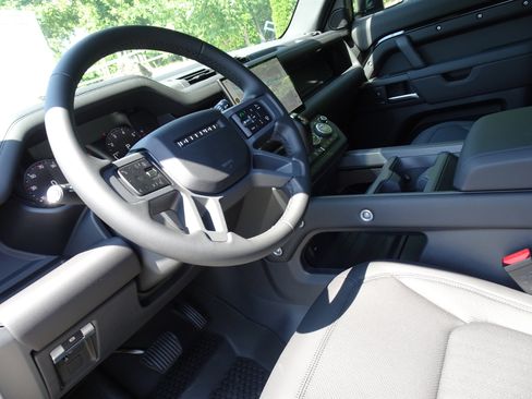 New 2025 Land Rover Defender 110 S image 19