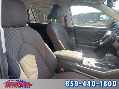 Used 2024 Toyota Highlander XLE image 18