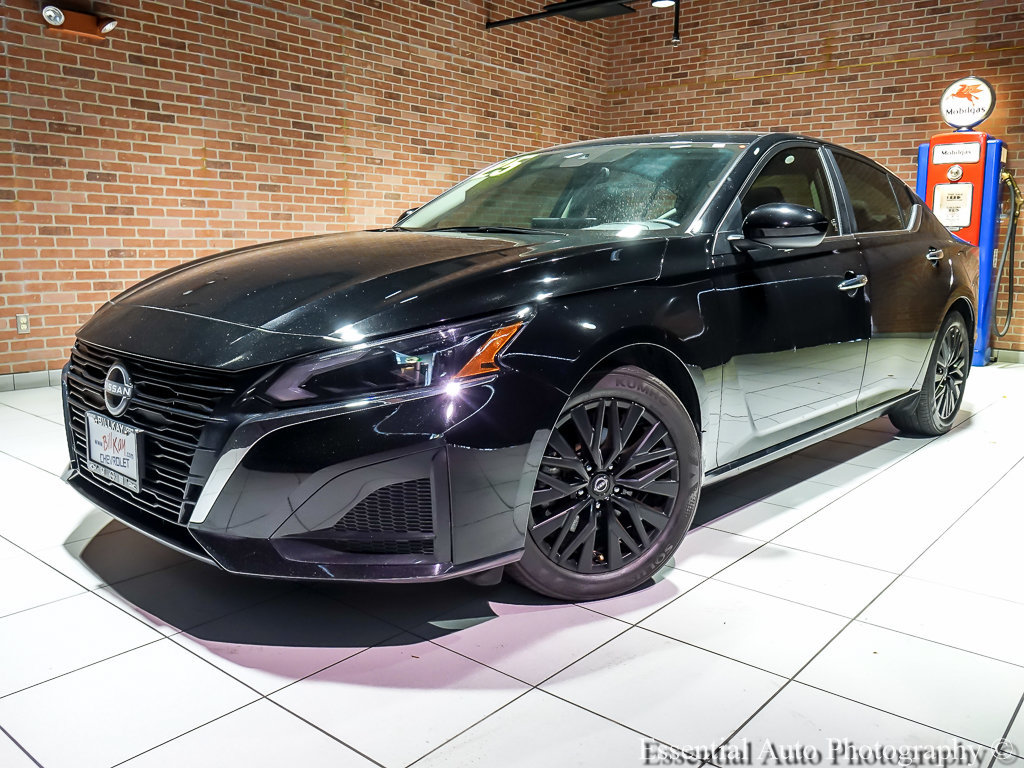 Used 2025 Nissan Altima 2.5 SV w/ SV Special Edition Package FWD image 2