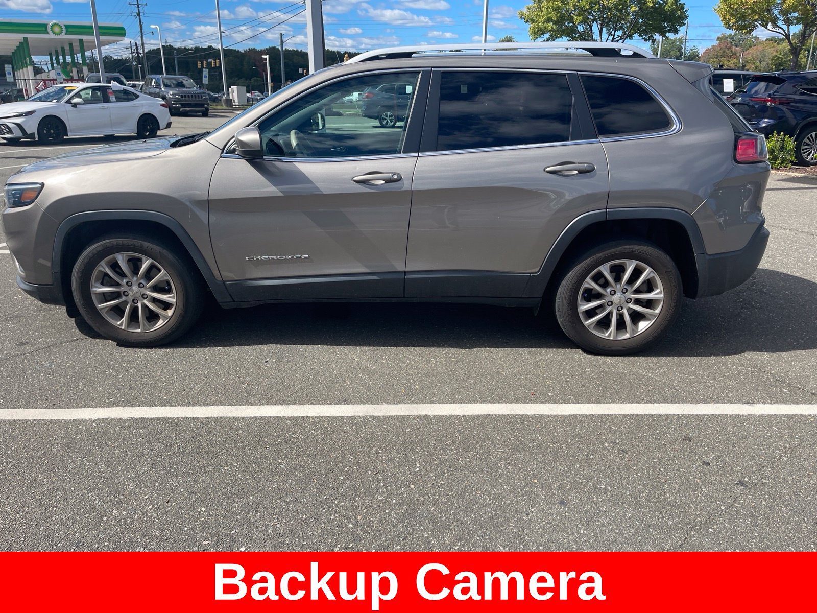 Used 2019 Jeep Cherokee Latitude w/ Popular Appearance Group FWD image 1