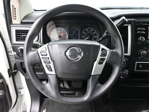 Used 2018 Nissan Titan S image 27