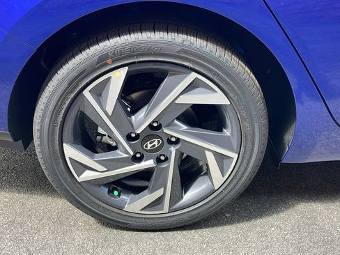 New 2025 Hyundai Elantra Limited image 32