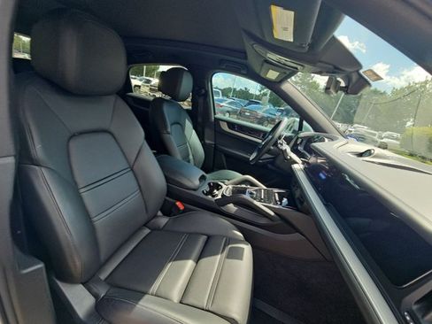 Used 2024 Porsche Cayenne Coupe AWD/4WD image 19
