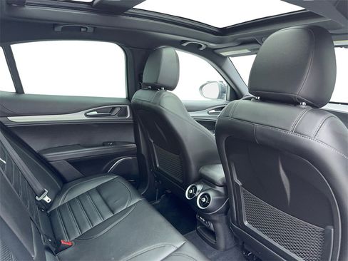 Used 2022 Alfa Romeo Stelvio Veloce image 50