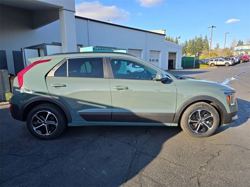 Used 2023 Kia Niro EX image 3