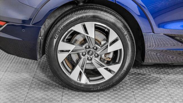 Used 2022 Audi e-tron Premium AWD/4WD image 34