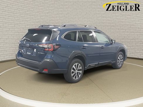 Used 2023 Subaru Outback Premium image 5