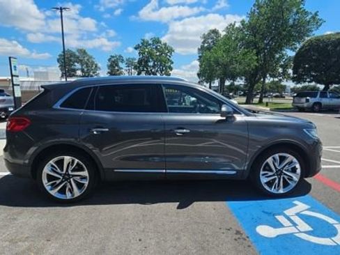 Used 2018 Lincoln MKX Reserve w/ Driver Assistance Package FWD image 5