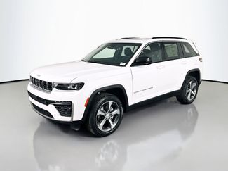 New 2026 Jeep Grand Cherokee Limited w/ Luxury Tech Group II AWD/4WD video 3