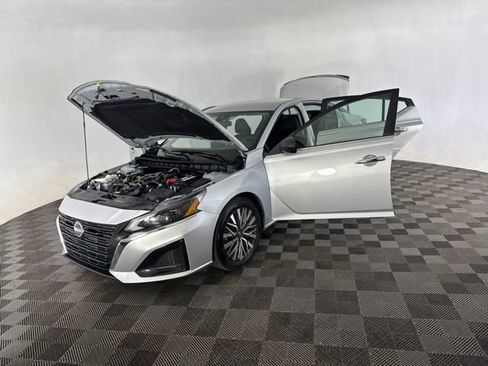Used 2024 Nissan Altima 2.5 SV FWD image 10