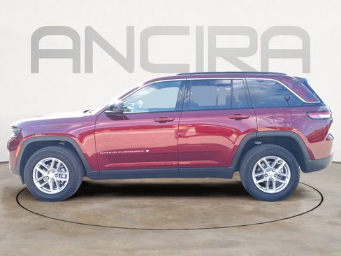 Certified 2024 Jeep Grand Cherokee Laredo X image 7