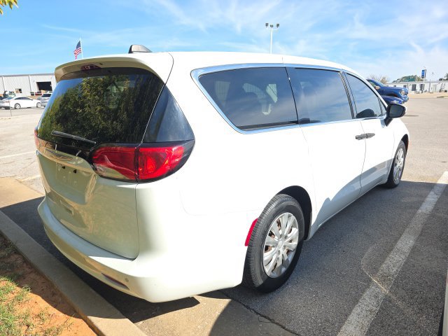 Used 2018 Chrysler Pacifica L FWD image 5