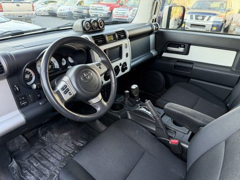 Used 2013 Toyota FJ Cruiser 4WD w/ Upgrade Pkg image 7