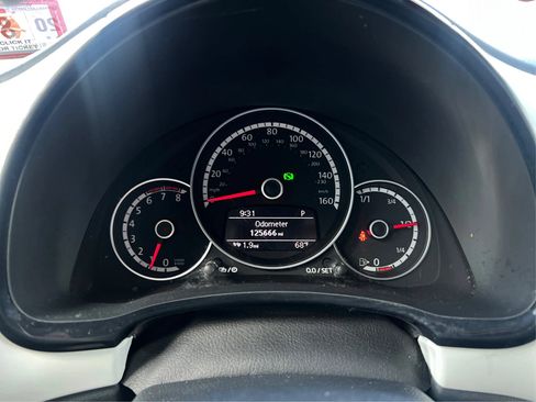 Used 2015 Volkswagen Beetle 1.8T Classic FWD image 19