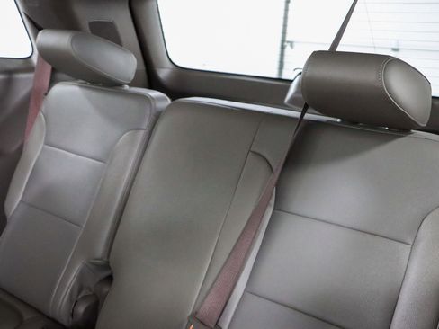 Used 2021 Chevrolet Traverse LT image 25