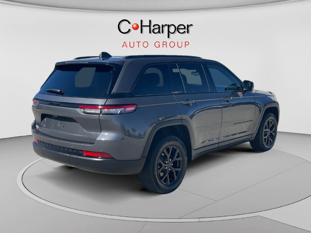 Used 2024 Jeep Grand Cherokee Altitude AWD/4WD image 3