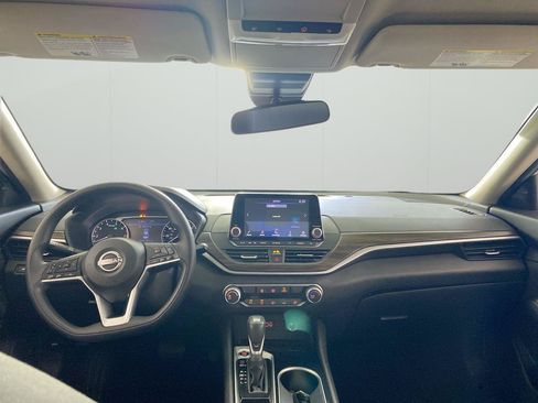 Used 2024 Nissan Altima 2.5 SV FWD image 18