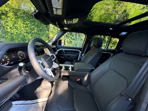 New 2025 Land Rover Defender 110 S image 9