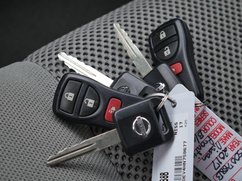 Used 2017 Nissan Frontier SV w/ Moonroof Package image 31