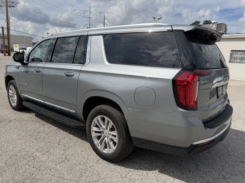 Used 2023 GMC Yukon XL SLT AWD/4WD image 5