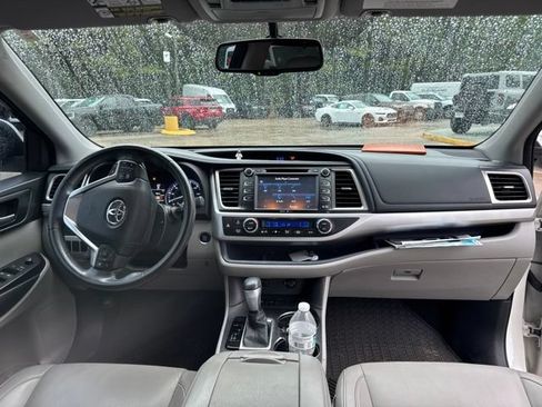 Used 2015 Toyota Highlander XLE FWD image 30