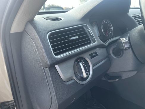 Used 2015 Volkswagen Passat 1.8T SE image 23