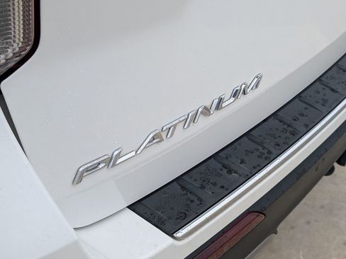 Used 2022 Ford Explorer Platinum w/ Equipment Group 601A AWD/4WD image 24