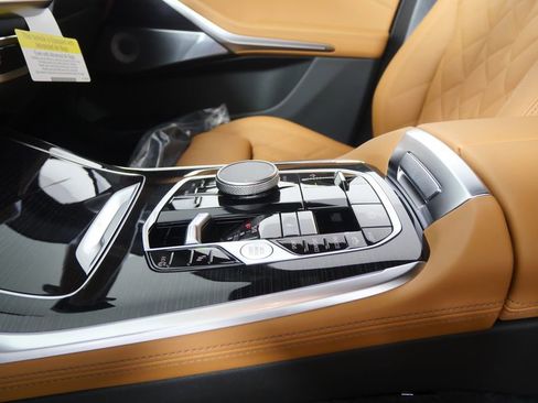 Used 2026 BMW X7 xDrive40i w/ M Sport Package image 25