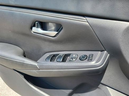 Used 2024 Nissan Sentra SV FWD image 6