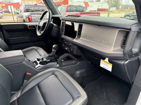 New 2025 Ford Bronco Outer Banks w/ Sasquatch Package image 30