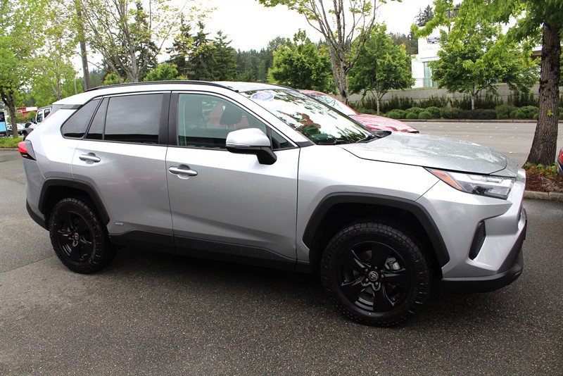 Used 2022 Toyota RAV4 XLE AWD/4WD image 6