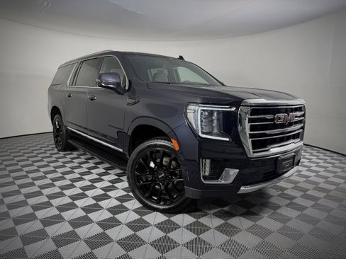 Used 2023 GMC Yukon XL SLT w/ SLT Premium Package image 6