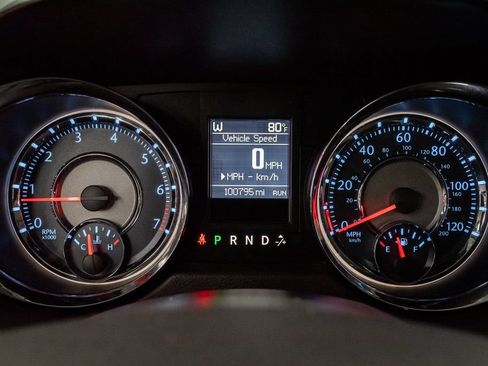 Used 2014 Chrysler Town & Country Touring FWD image 14