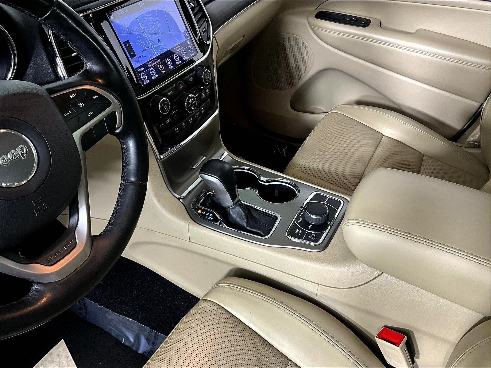 Used 2020 Jeep Grand Cherokee Limited w/ Luxury Group II AWD/4WD image 18