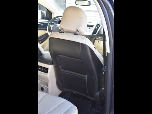 Used 2016 Ford Edge Titanium image 27