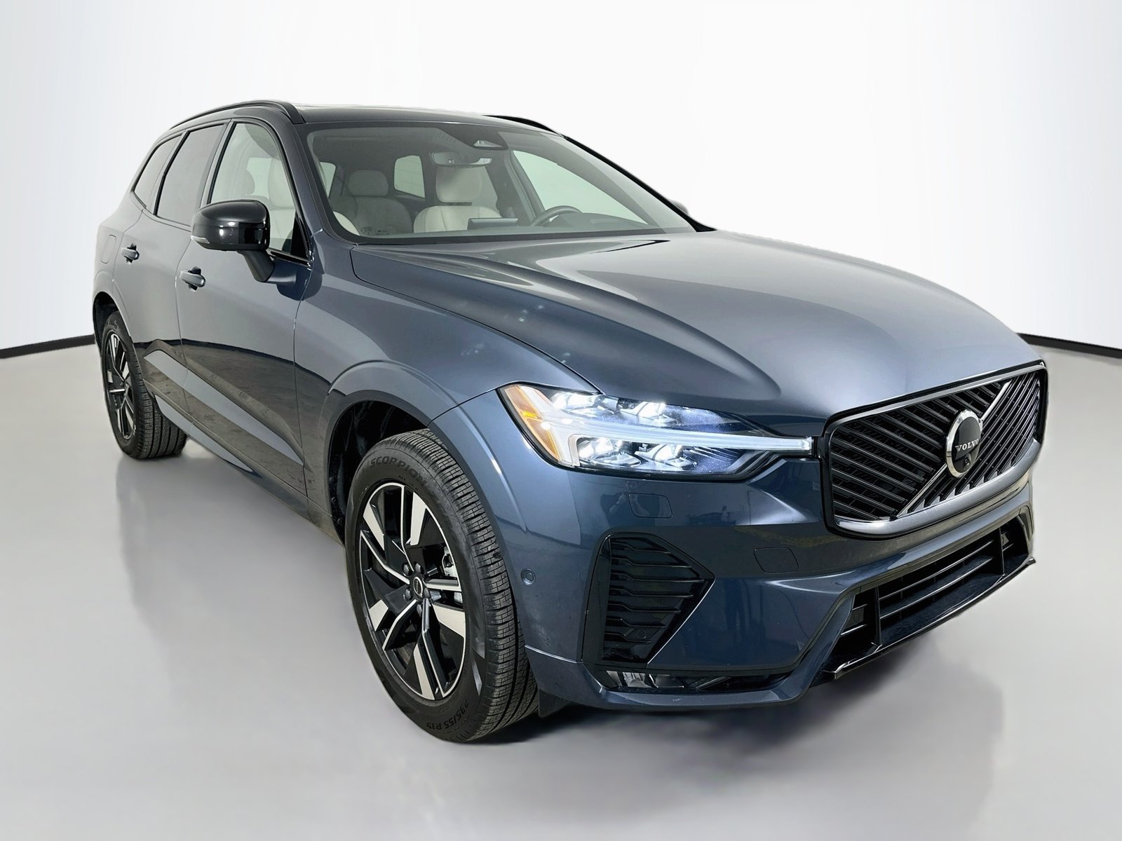 Certified 2026 Volvo XC60 B5 Plus w/ Protection Package Premier AWD/4WD image 3