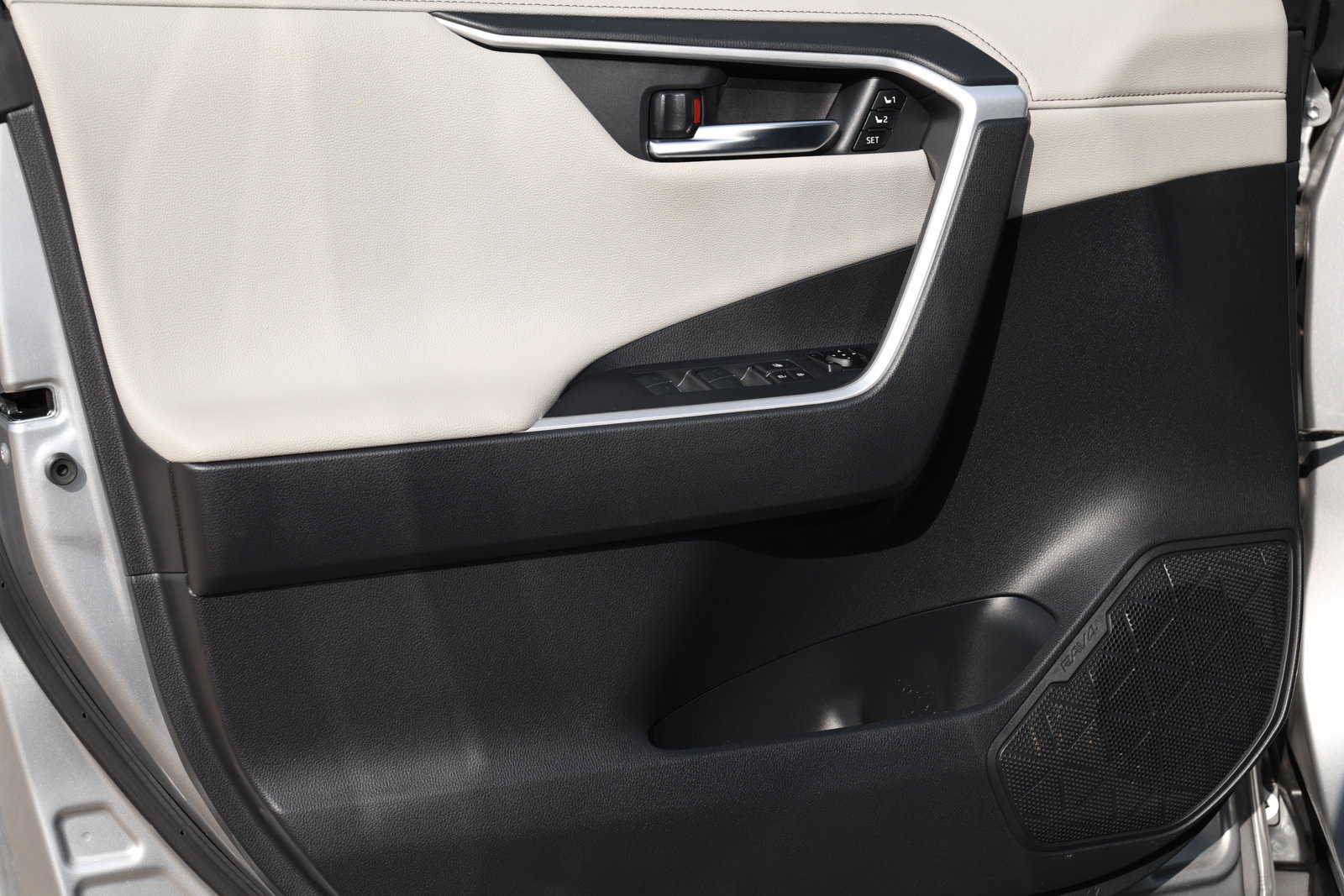 Used 2025 Toyota RAV4 Limited w/ Advanced Technology Package FWD image 28