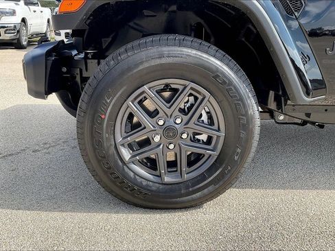New 2025 Jeep Gladiator Sport image 36